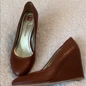Elaine Turner leather wedge pumps ✨